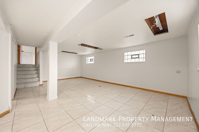 Building Photo - 8206 McVicker Ave