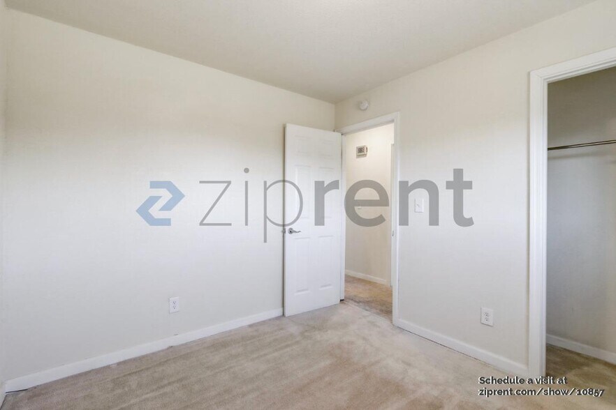 Building Photo - Unit