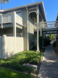 Building Photo - 1 bedroom downstairs unit in The Shores