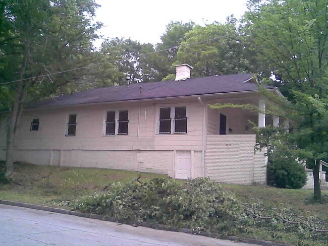 Building Photo - 947 White St SW