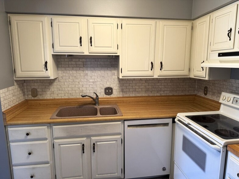 Building Photo - 3438 Villa Ridge