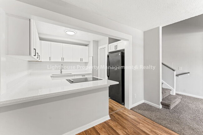 Building Photo - Gorgeous 4/2 Townhome-Brooklynn