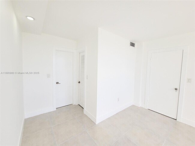 Building Photo - 3010 Marcos Dr