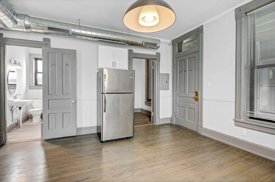 Building Photo - 1659 W 21st St