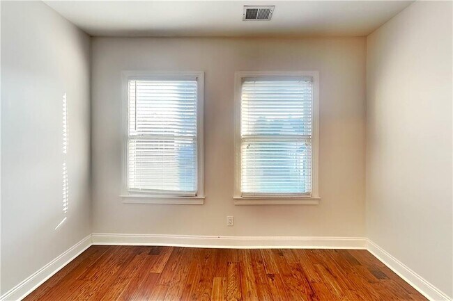 Building Photo - 3008 Montclair Cir SE