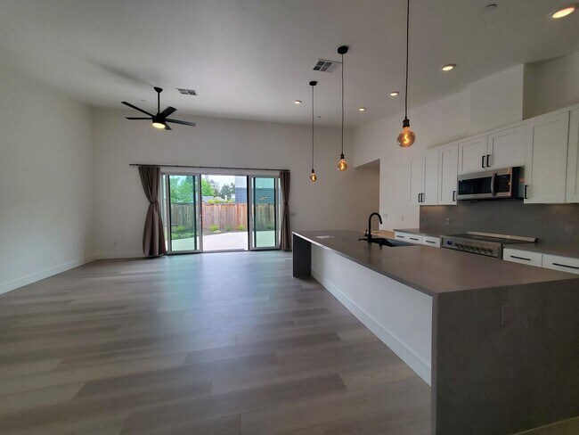 Building Photo - 2299 San Miguel Ave