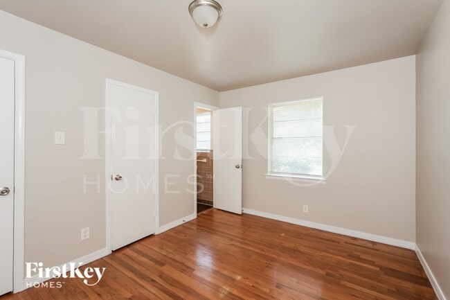 Building Photo - 619 S Alexander Ave