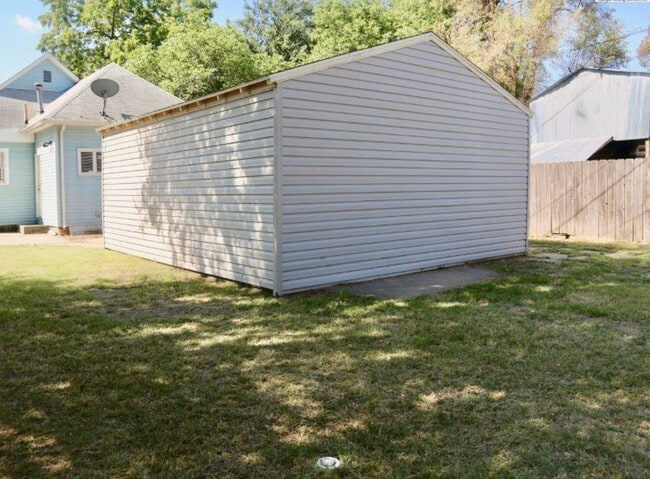 Building Photo - 510 E 7th Ave