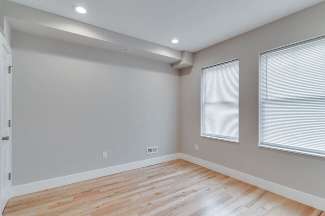 Building Photo - Brand New Luxury Home Brewerytown