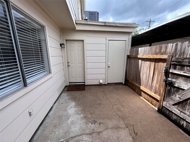 Building Photo - 8101 Amelia Rd