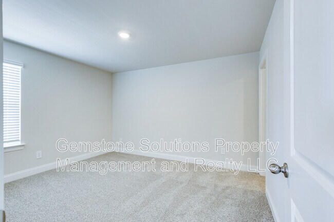 Building Photo - 204 Douglas Bend Rd