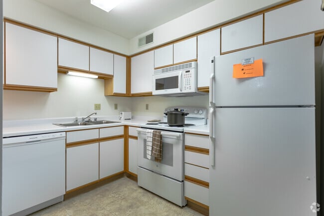 2BR, 2BA - Canopy Pines