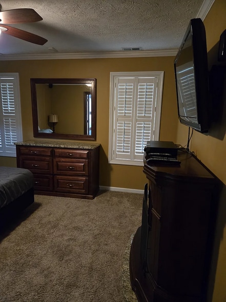 Master Bedroom - 322 Bubble Creek Ct