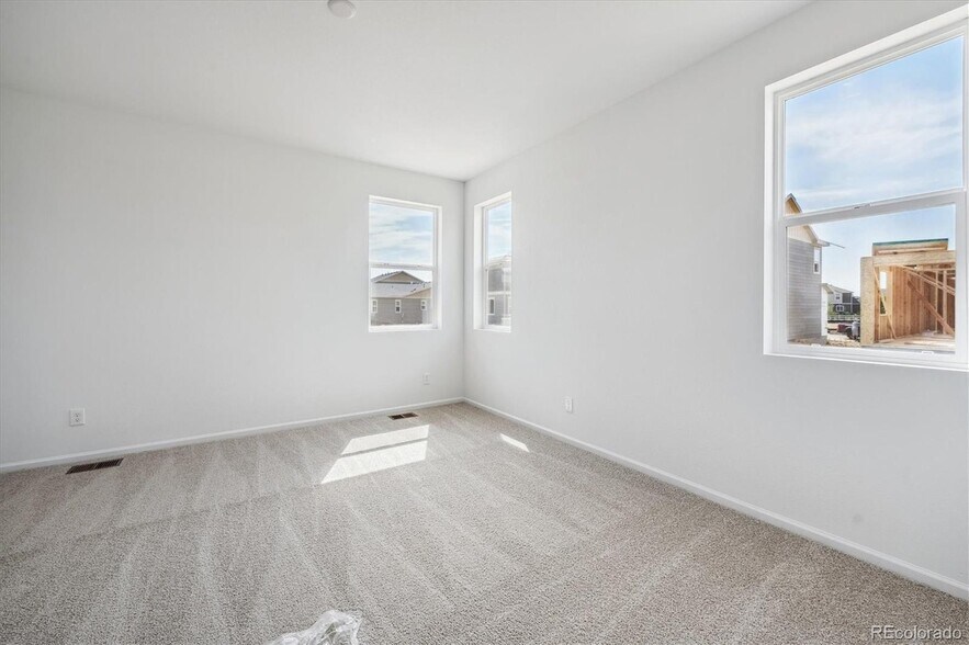 Building Photo - 4192 Satinwood Dr