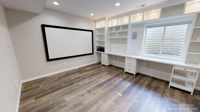 Building Photo - 2794 Ashcombe Dr.