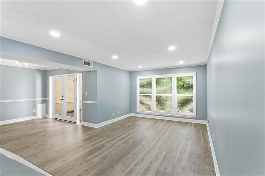 Building Photo - 2696 Greentree Dr SE