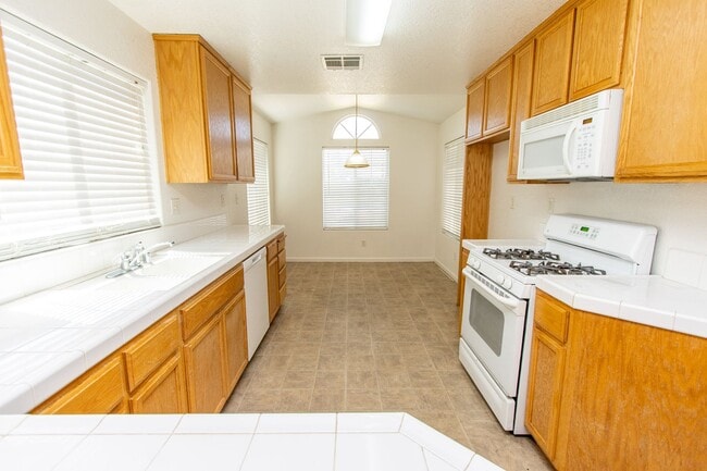 Building Photo - COMING SOON!! Cozy 3-Bedroom, 2-Bath Home in Merced