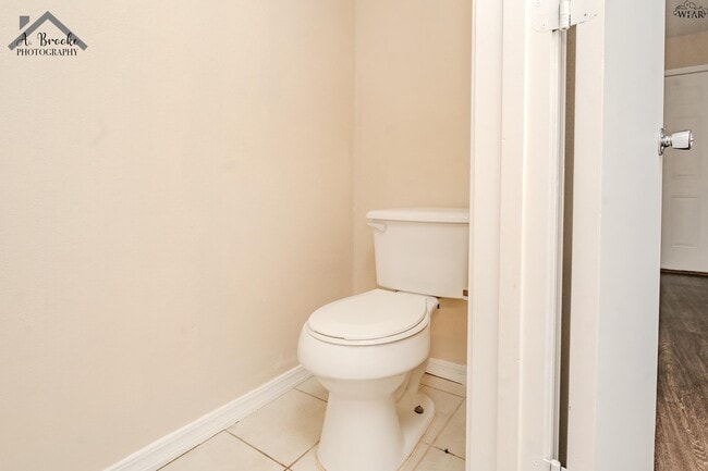 Building Photo - 1215 N Pacific Ave