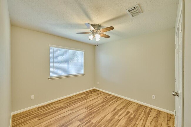 Building Photo - 3733 Breckenridge Dr