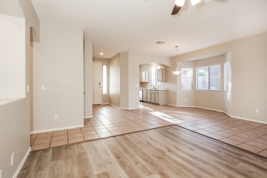 Building Photo - 8713 N 58th Ln