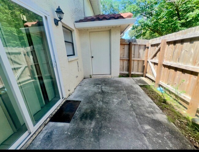 Building Photo - 1605 Shady Ridge Ct
