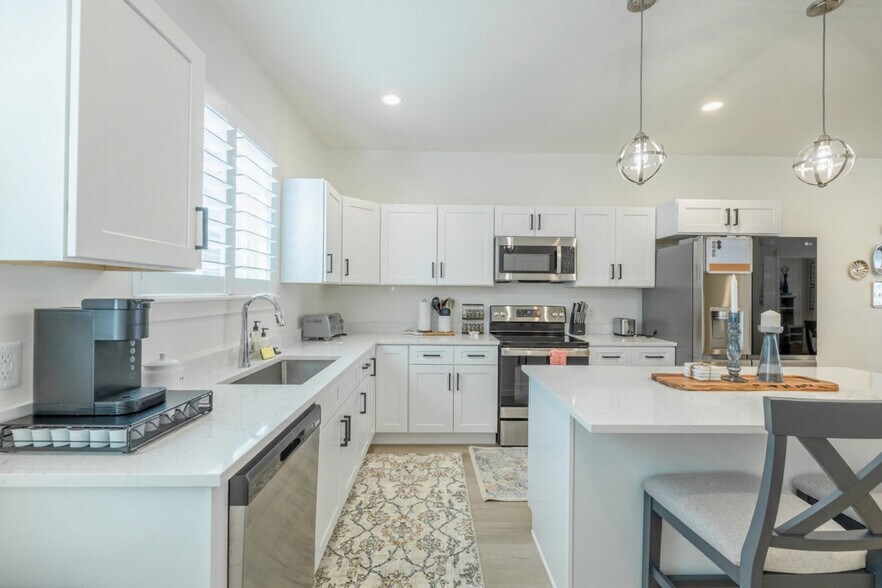 Building Photo - 408 S 680 E