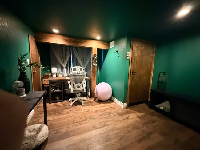 Building Photo - 27464 Meadow Dr