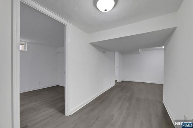 Building Photo - 62 Reid Ave