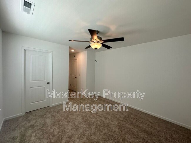 Building Photo - 1202 Briar Gate Dr