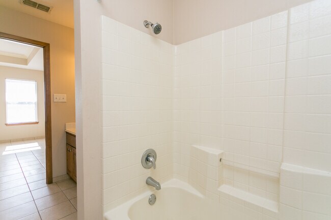 Building Photo - 16111 Rolling Meadows Dr