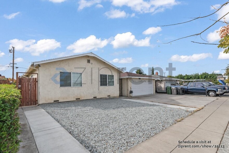 Building Photo - Unit C
