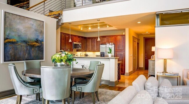 Building Photo - 4300 Sharon Rd