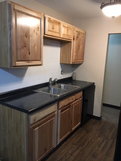 Building Photo - COUNTRY VIEW APARTMENTS