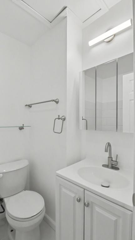 Building Photo - 1028 Kenyon St NW