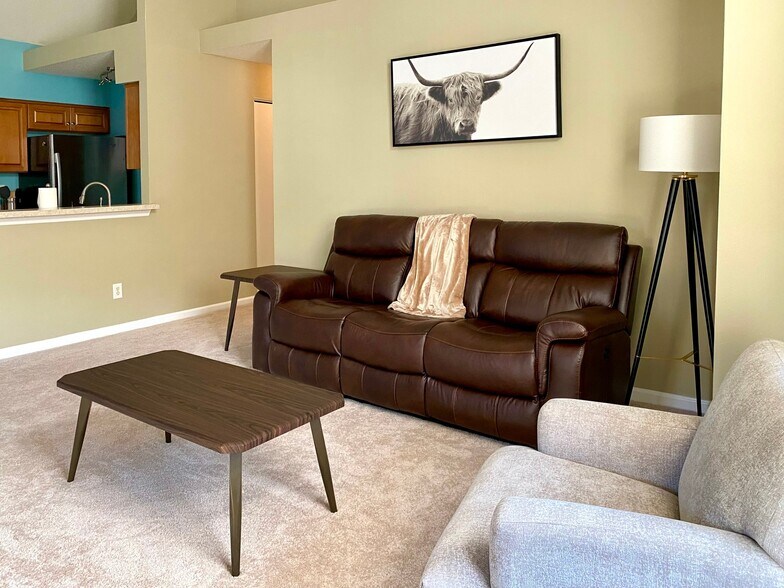 Building Photo - 1110 Queens Crossing