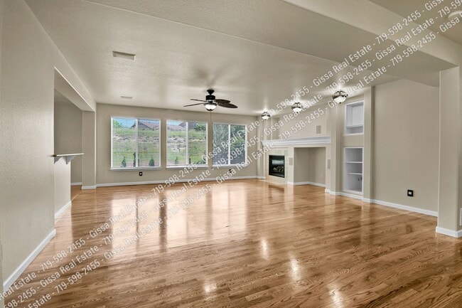Building Photo - This beautiful 4 bedroom, 3 1/2 bathroom, ...