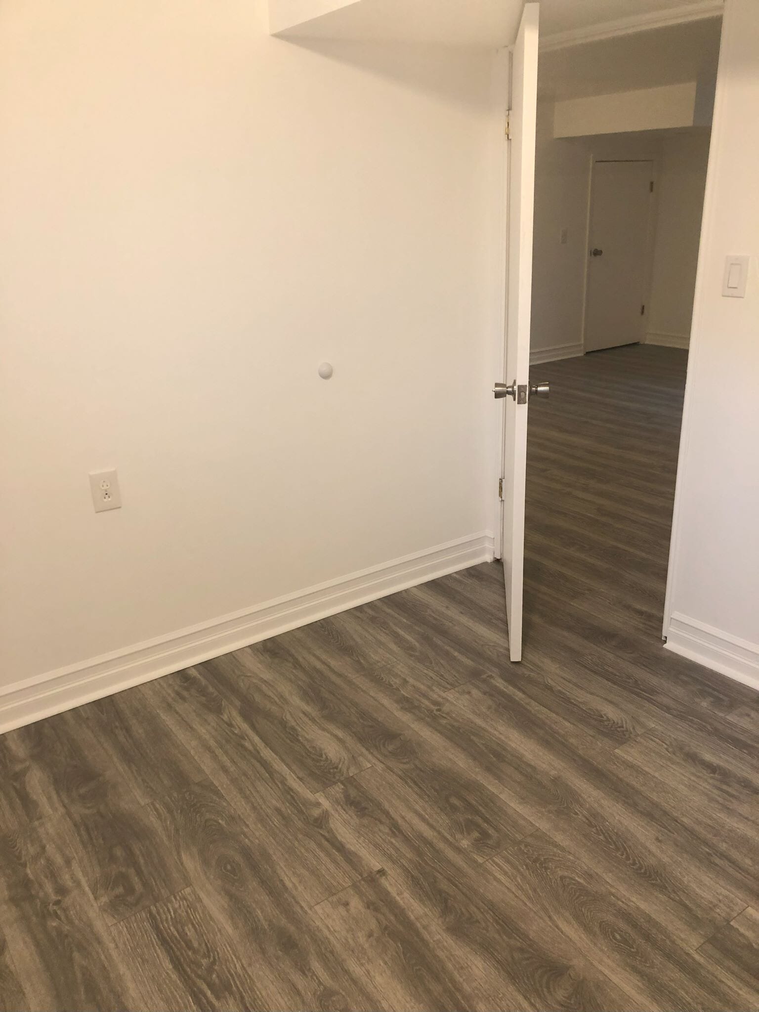 Building Photo - 516 E Wedgewood Ave