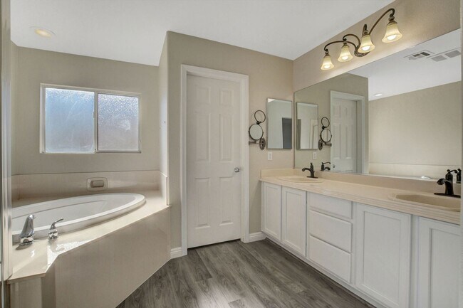 Building Photo - TWO STORY CUL-DE-SAC HOME, 3 BEDROOM 2.5 BATH HOME