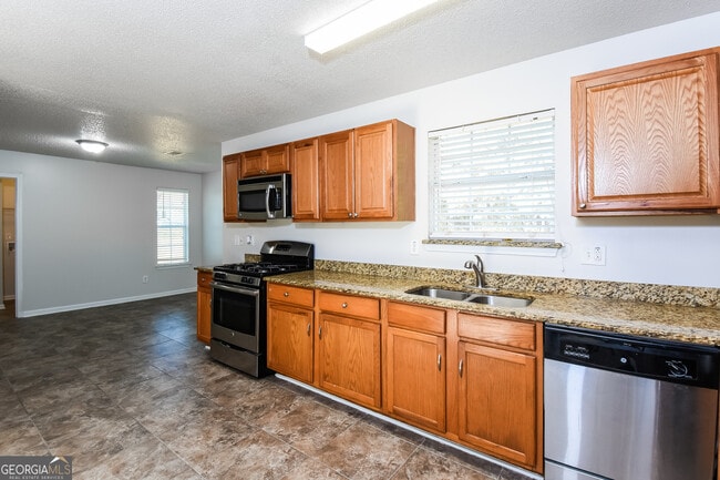 Building Photo - 1399 Crestlake Ct
