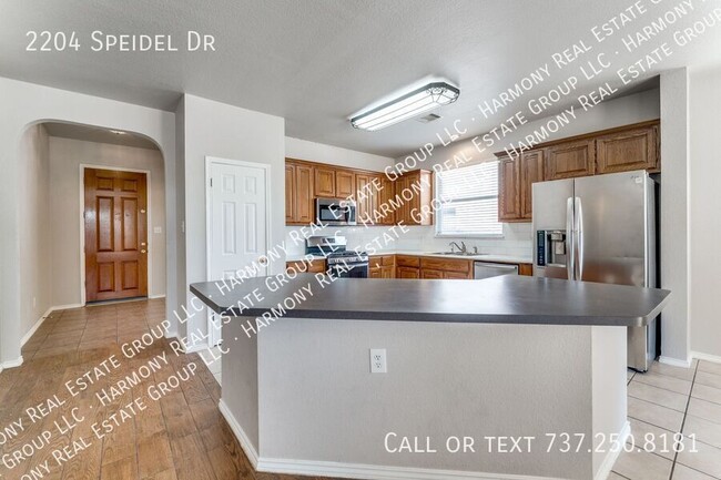 Building Photo - 2204 Speidel Dr
