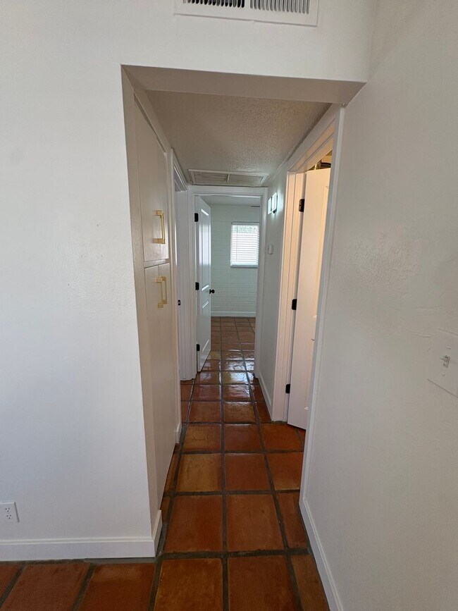Building Photo - 817 S Melody Ln
