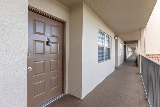 Building Photo - 1000 SW 125th Ave