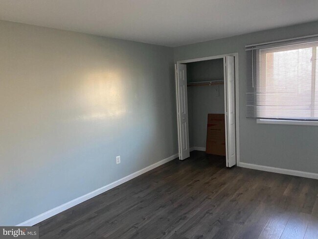 Building Photo - 7101 Donnell Pl