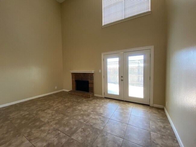 Building Photo - 2 story 1 bed 1.5 bath towhome