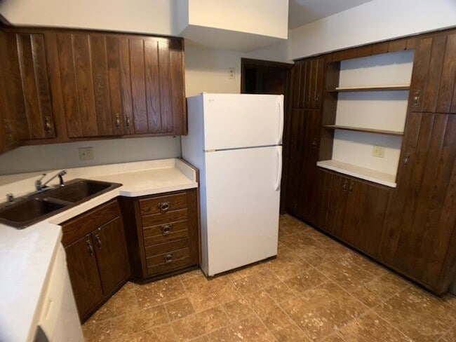 Building Photo - West Allis 3 bedroom 2 full bath home