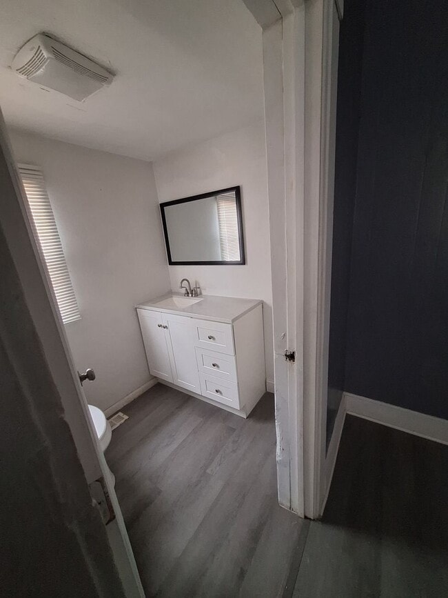 Building Photo - SL MON1527