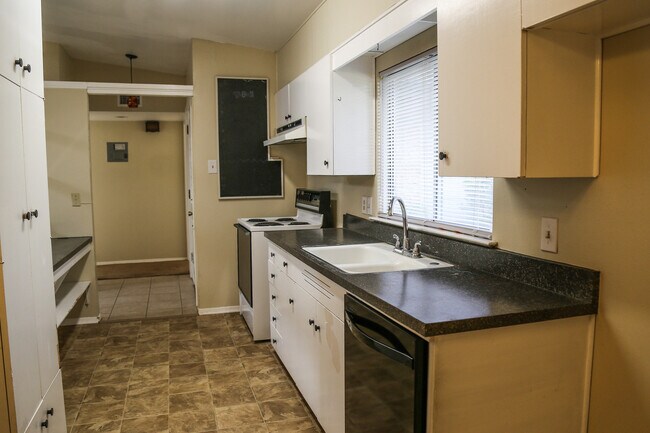Building Photo - 2819 Bent Bow Dr