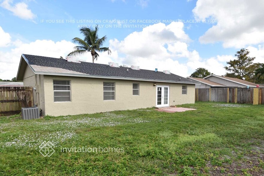 Building Photo - 7750 NW 45th Ct