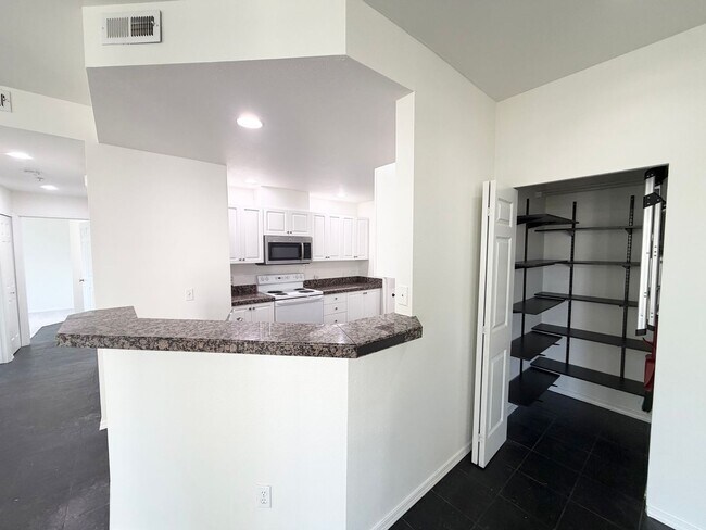 Building Photo - 2036 Newport Way NW