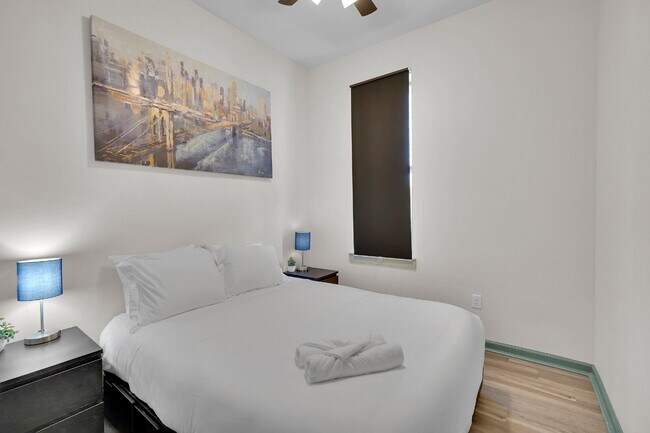 Building Photo - Furnished 2-Bedroom, 2-Bath Apartment near the Medical Campus